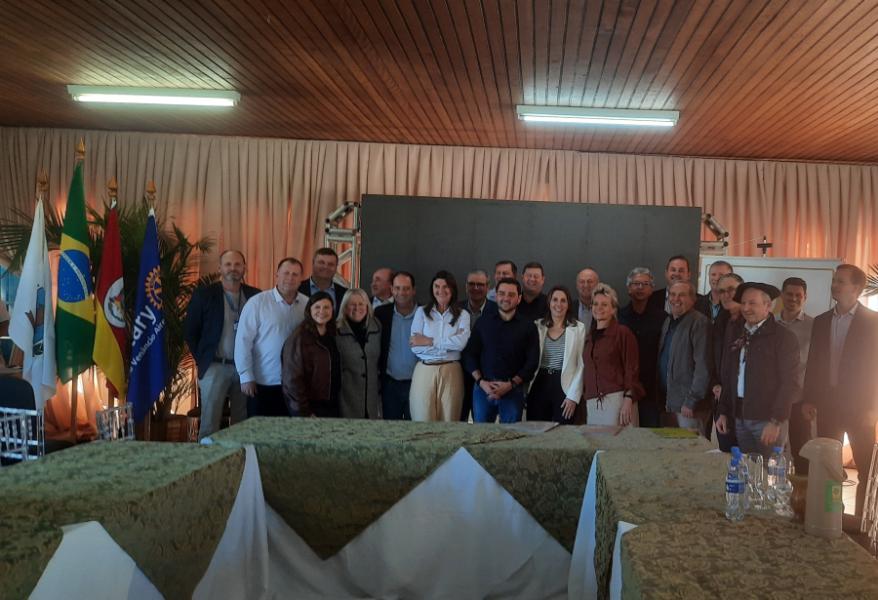 Vice-governador apresenta investimentos a prefeitos da Amvat e Amvarp