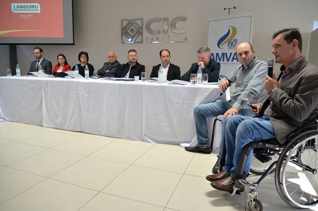 Presidente e vice da Cooperativa (esq) participaram da reunião com os prefeitos do Vale Presidente e vice da Cooperativa (esq) participaram da reunião com os prefeitos do Vale