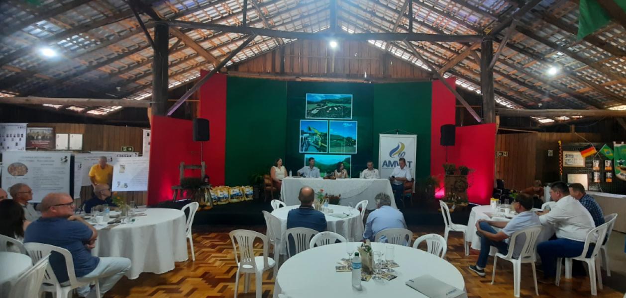 Educação, obras e abastecimento pautam reunião da Amvat em Westfália