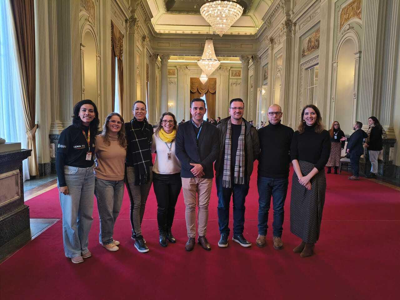 Grupo de trabalho da Amvat com representantes da Secretaria (esq.) e Ministério do Meio Ambiente (dir.)