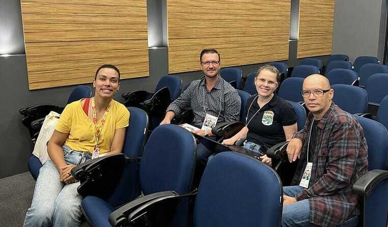 Representantes da Amvat, junto com técnica da Sema (à frente), na oficina sobre o programa