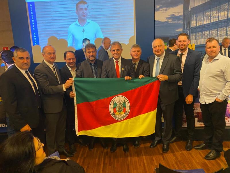 Marcha a Brasília começa com pautas pela reconstrução do RS