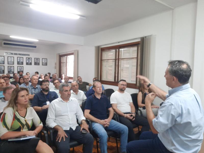 Nova fase do Reconstrói RS é apresentada aos municípios da Amvat