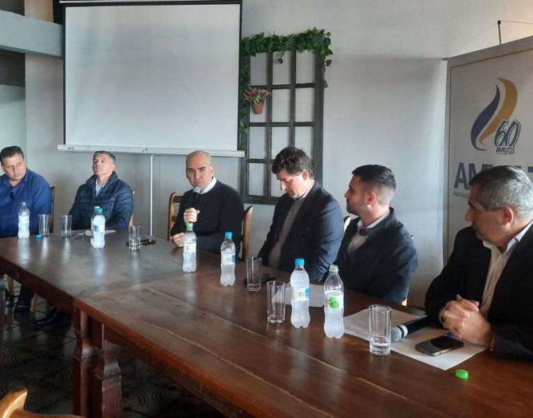 Reconstrução pauta encontro com secretário do Ministério das Cidades