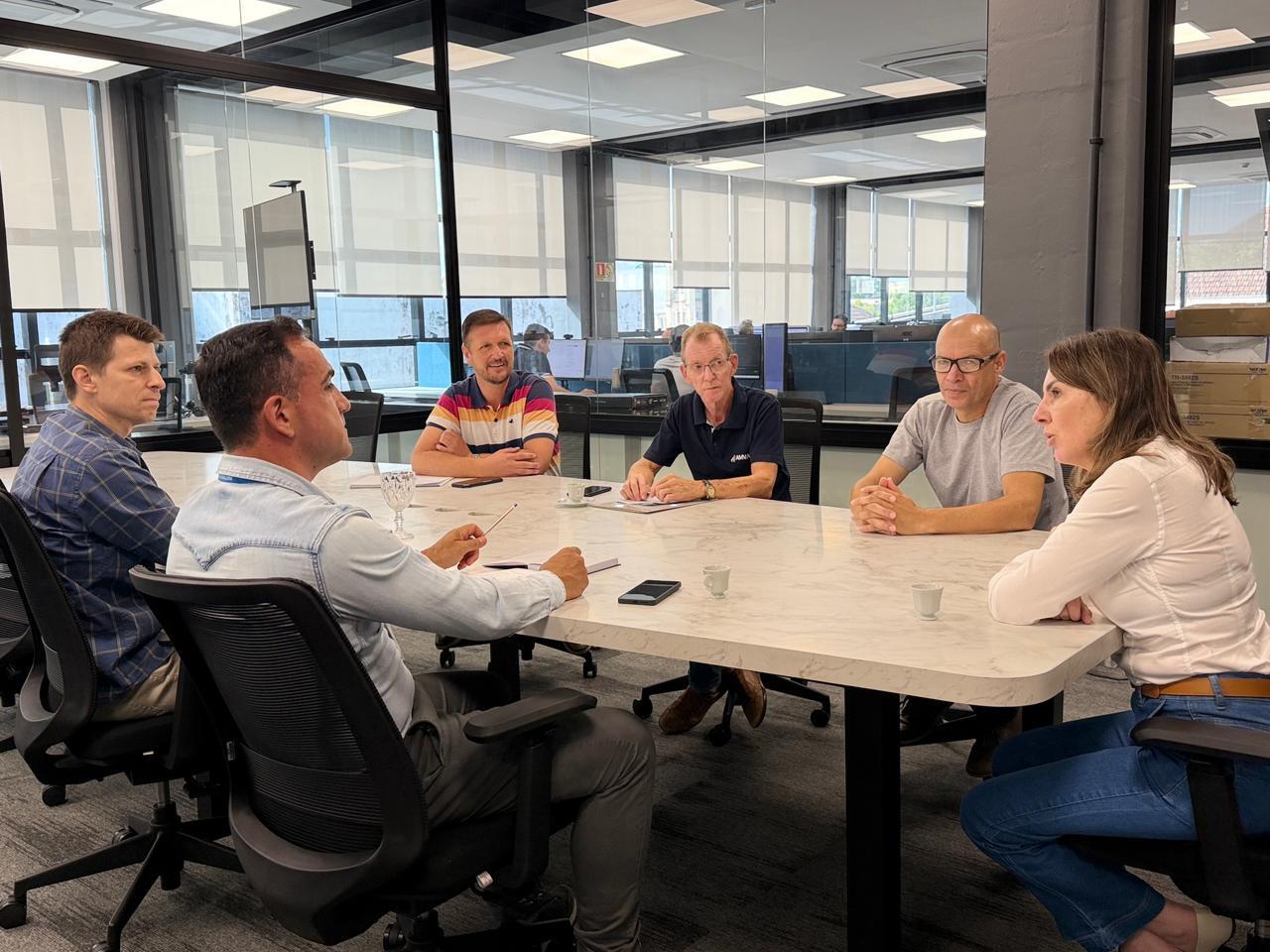 Reunião ocorreu na manhã desta segunda-feira, 6